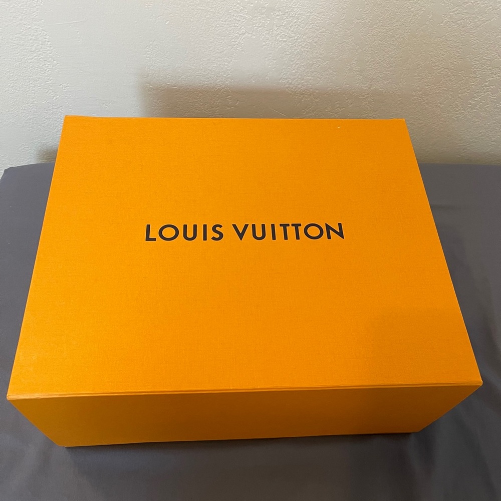 Large magnetic Louis Vuitton box